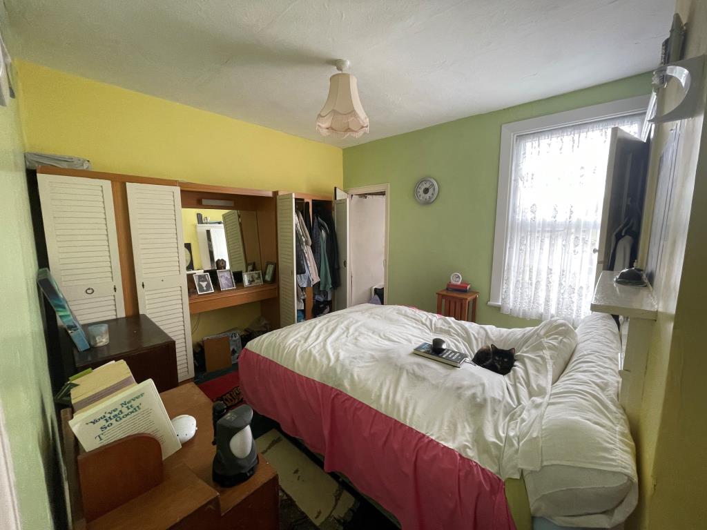 Lot: 10 - FREEHOLD MID-TERRACE HOUSE FOR INVESTMENT - Bedroom two